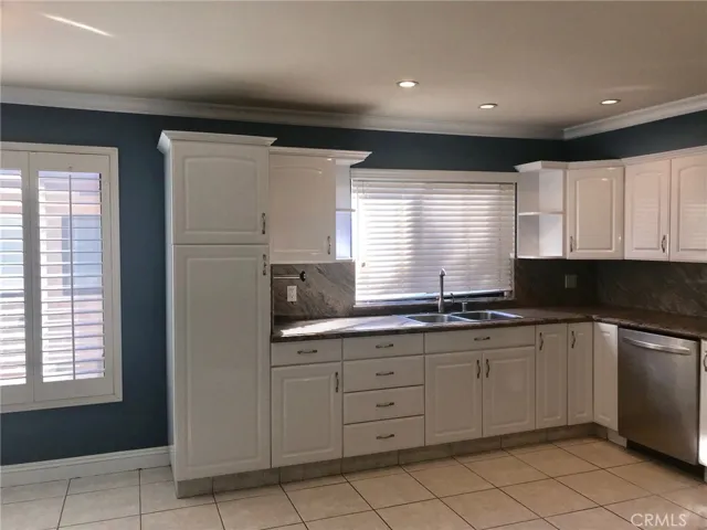 17807 Devonshire Street 4, Northridge, California 91325