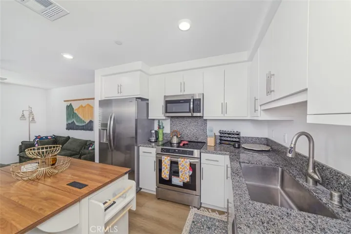 Fully equipped kitchen with granite countertops and stainless steel appliances.