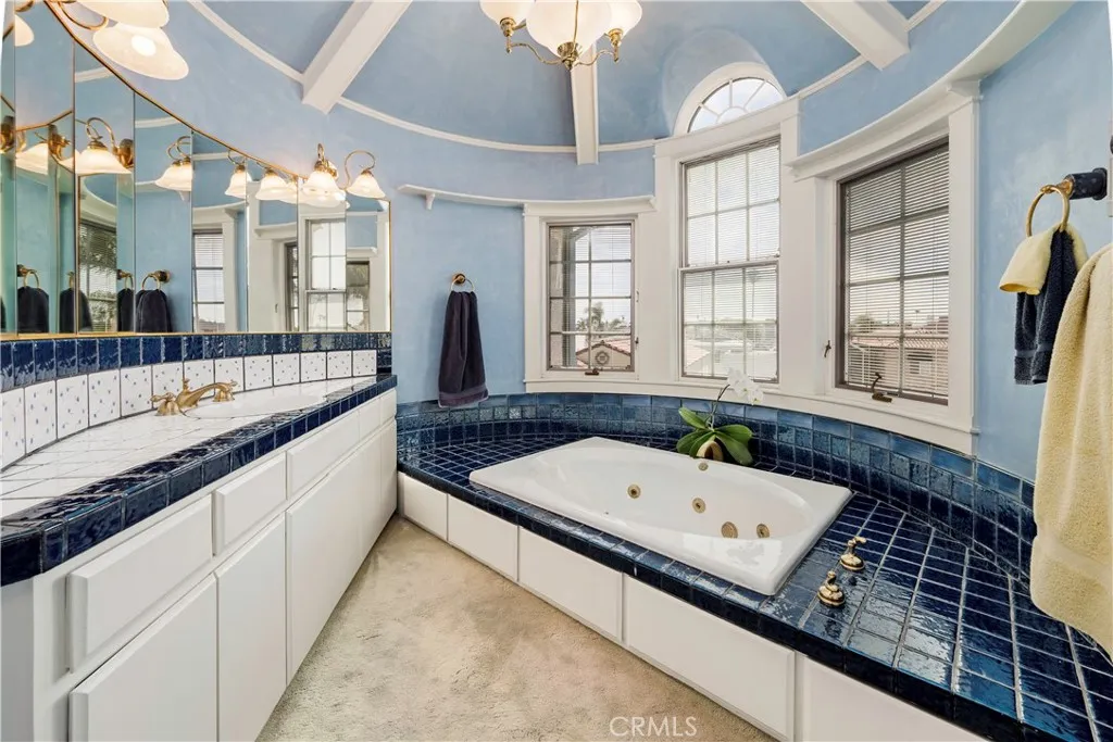 Primary bath with jetted tub