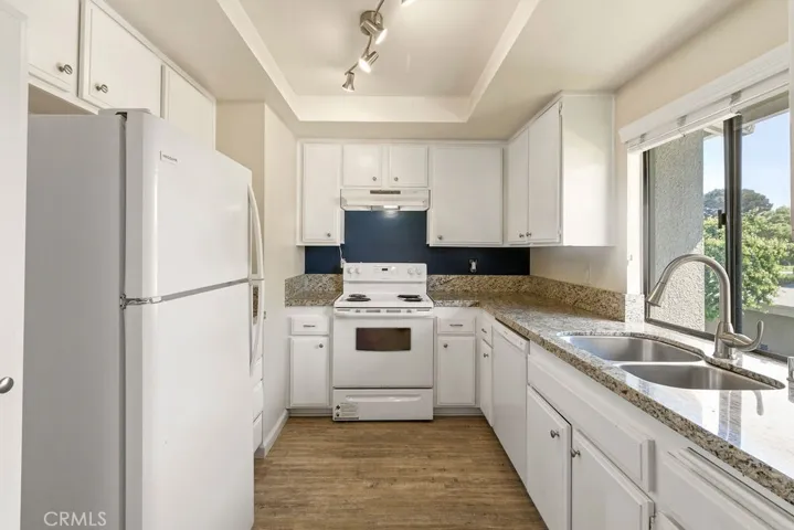 8633 Portola Court 17e, Huntington Beach, California 92646