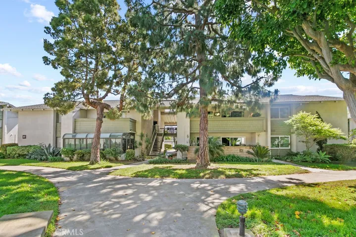 8633 Portola Court 17e, Huntington Beach, California 92646