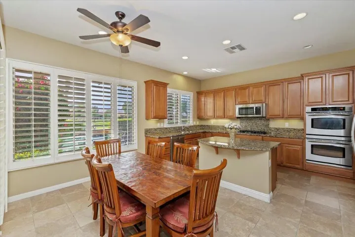 30-Kitchen and Casual Dining