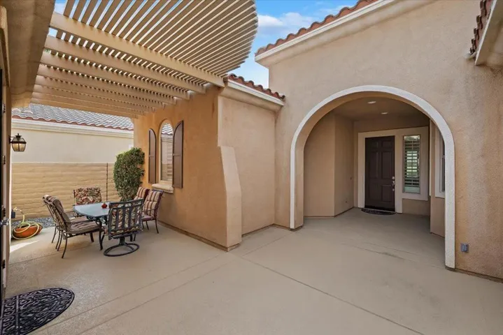 17-Front Courtyard