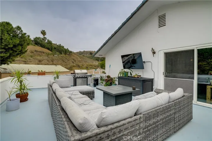 wrap around balcony main house