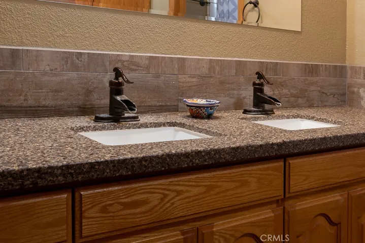 2nd Bathroom.