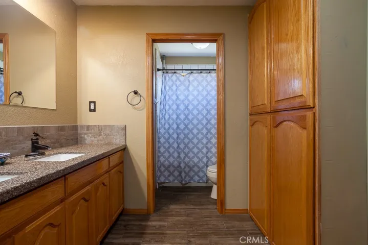 2nd Bathroom.