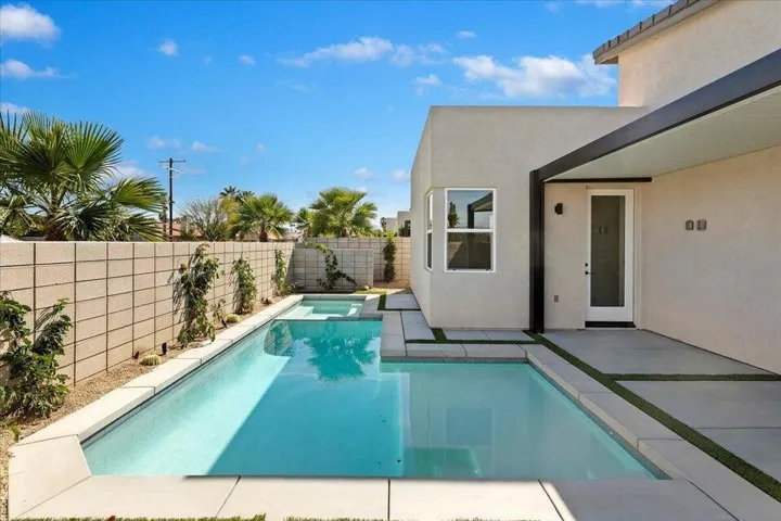 Saltwater pool and spa!