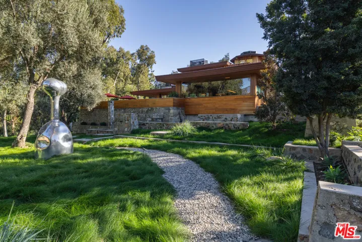126 Summit Road, La Verne, California 91750