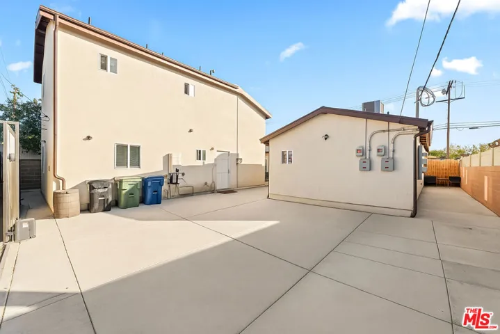 Back yard/3-car driveway