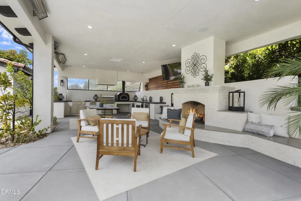 Outdoor Kitchen