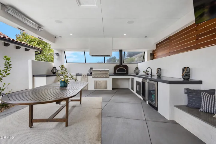 Outdoor Kitchen