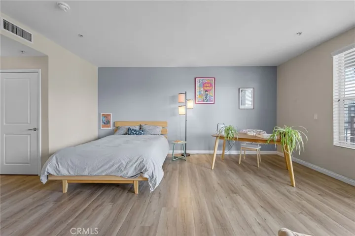 Blue accent wall.