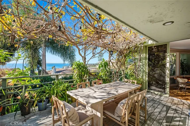 Direct access to outdoor dining and entertaining spaces further enhances the home’s exceptional indoor-outdoor connection.
