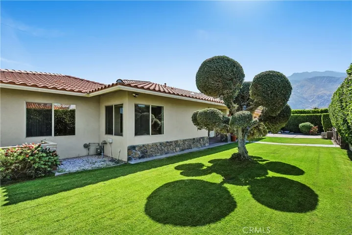 Large frontyard.