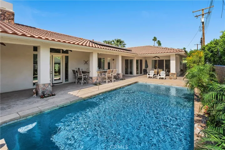 Sparkling backyard pool!