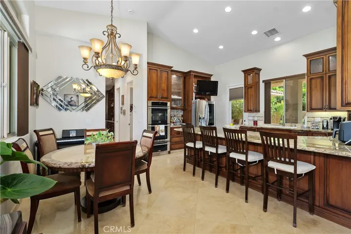 Dining/kitchen