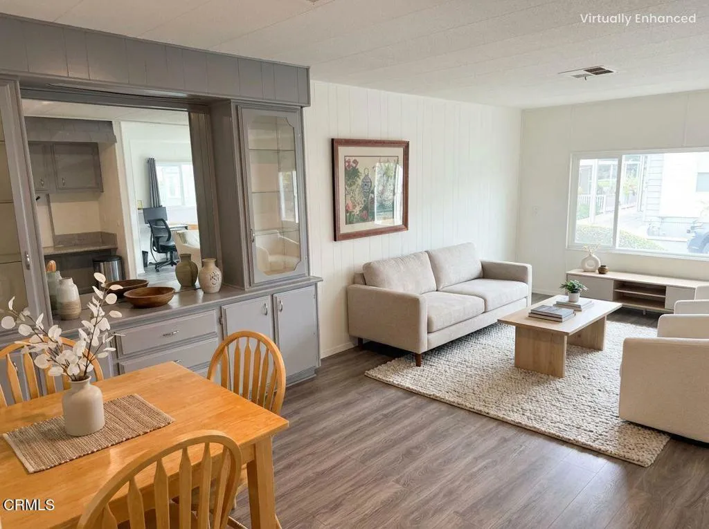 living room2- AI staged