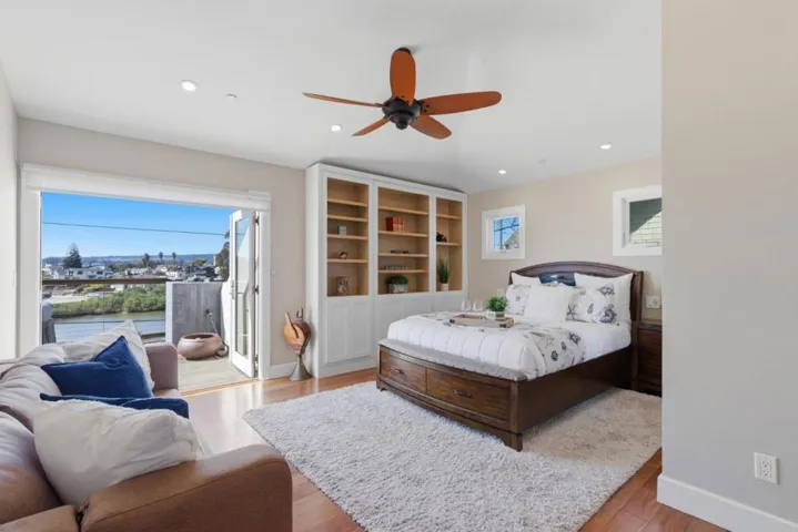 2974 E Cliff Drive, Santa Cruz, California 95062