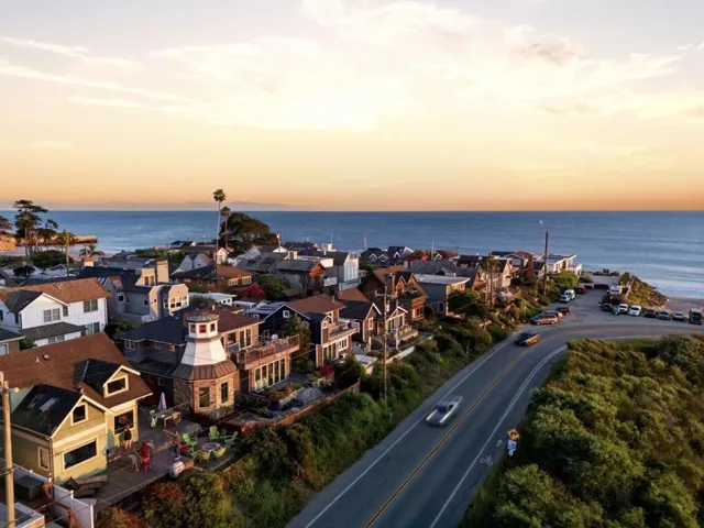 2974 E Cliff Drive, Santa Cruz, California 95062