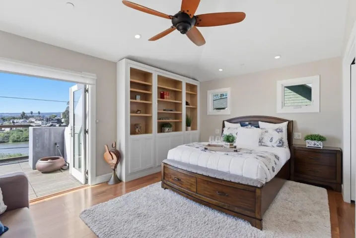 2974 E Cliff Drive, Santa Cruz, California 95062