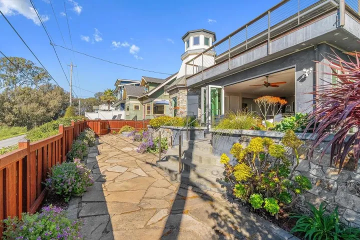 2974 E Cliff Drive, Santa Cruz, California 95062