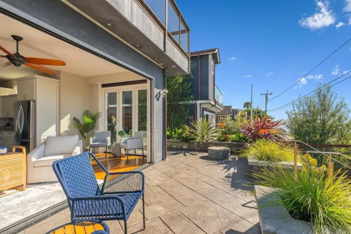 2974 E Cliff Drive, Santa Cruz, California 95062
