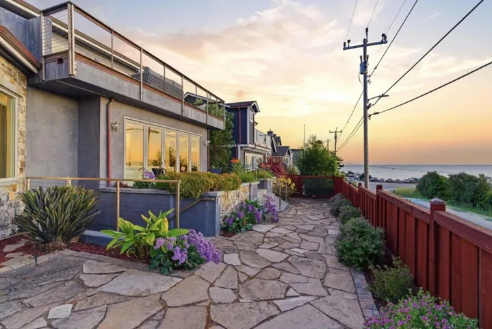 2974 E Cliff Drive, Santa Cruz, California 95062