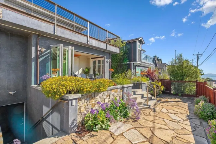 2974 E Cliff Drive, Santa Cruz, California 95062