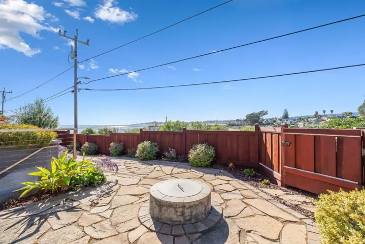 2974 E Cliff Drive, Santa Cruz, California 95062