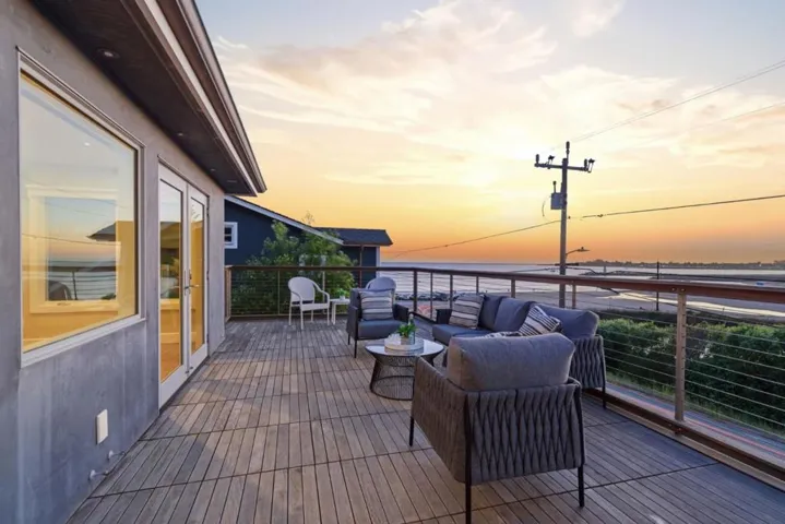 2974 E Cliff Drive, Santa Cruz, California 95062