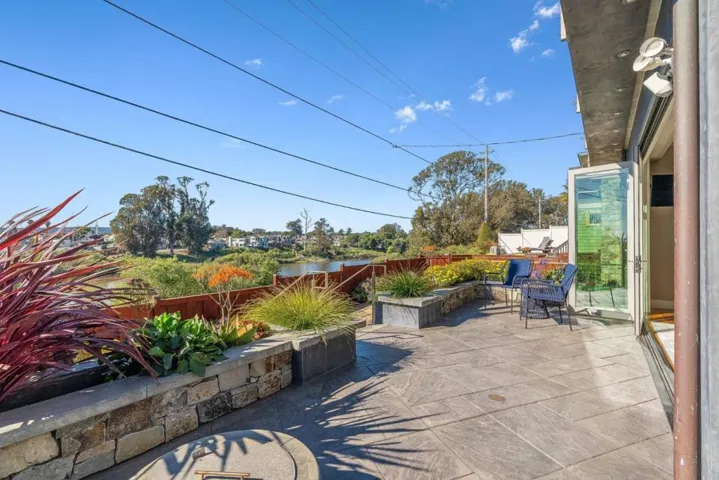 2974 E Cliff Drive, Santa Cruz, California 95062