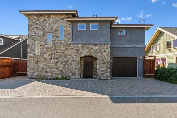 2974 E Cliff Drive, Santa Cruz, California 95062