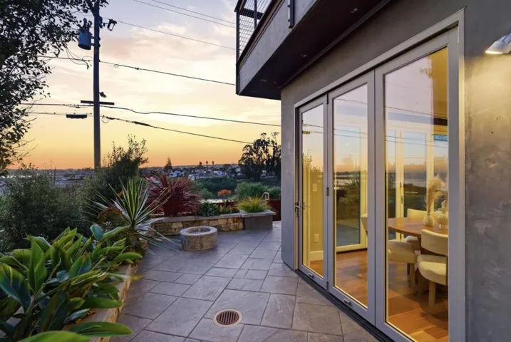 2974 E Cliff Drive, Santa Cruz, California 95062