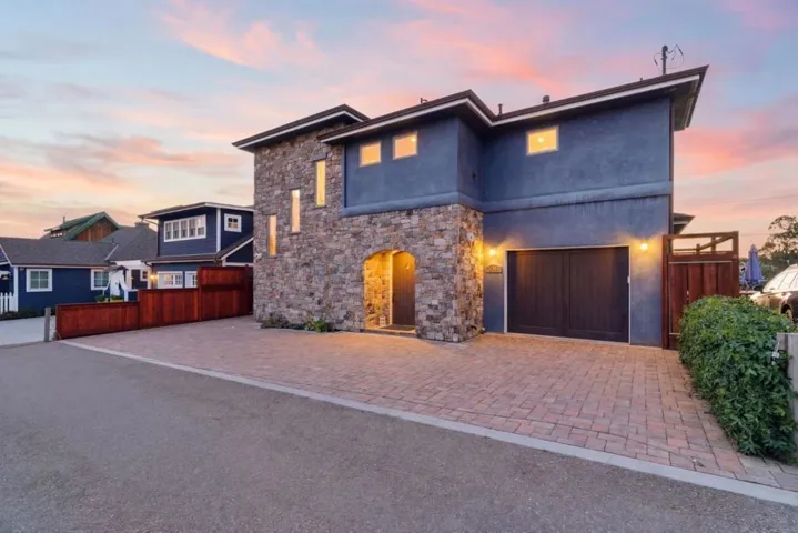 2974 E Cliff Drive, Santa Cruz, California 95062