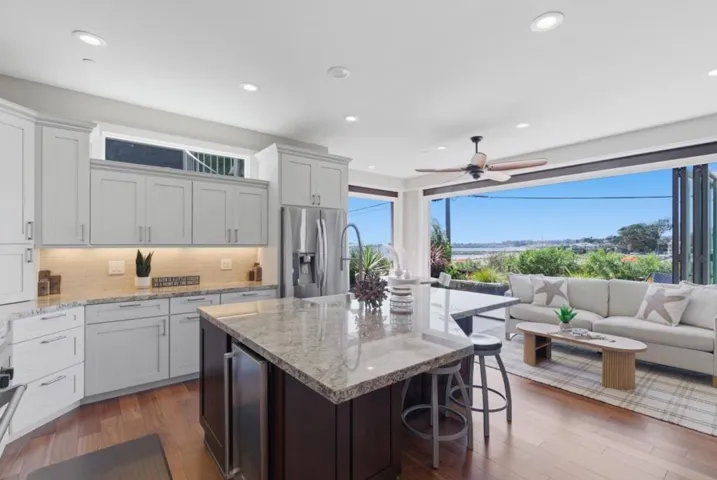2974 E Cliff Drive, Santa Cruz, California 95062
