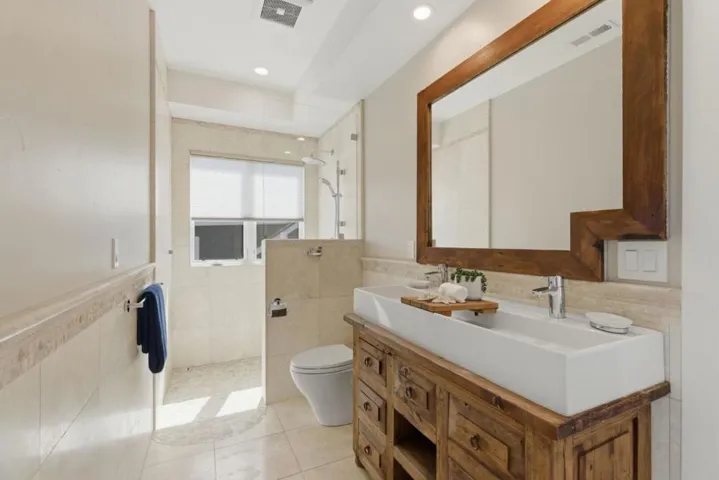 2974 E Cliff Drive, Santa Cruz, California 95062