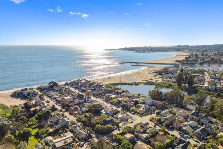 2974 E Cliff Drive, Santa Cruz, California 95062
