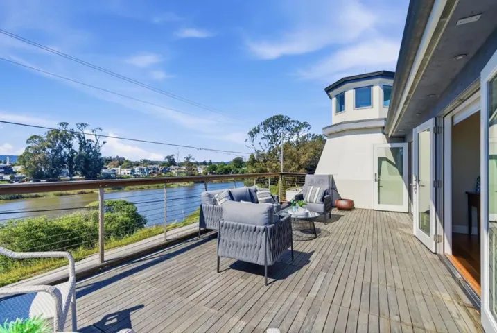 2974 E Cliff Drive, Santa Cruz, California 95062