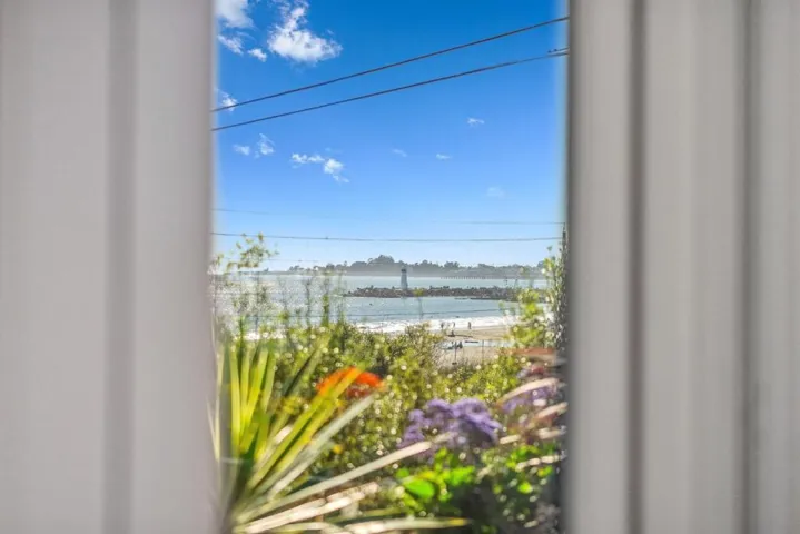 2974 E Cliff Drive, Santa Cruz, California 95062