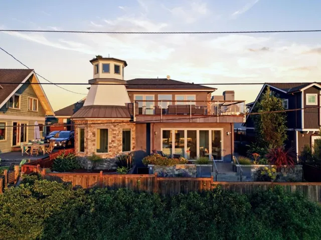 2974 E Cliff Drive, Santa Cruz, California 95062
