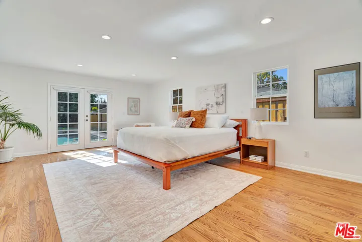 6001 Oakdale Avenue, Woodland Hills, California 91367