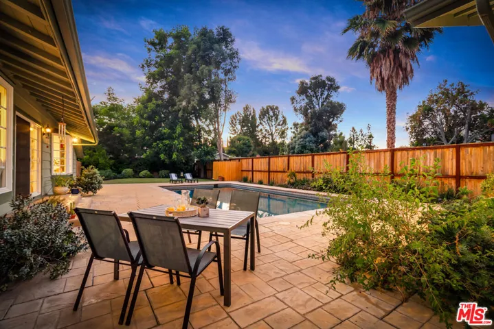 6001 Oakdale Avenue, Woodland Hills, California 91367