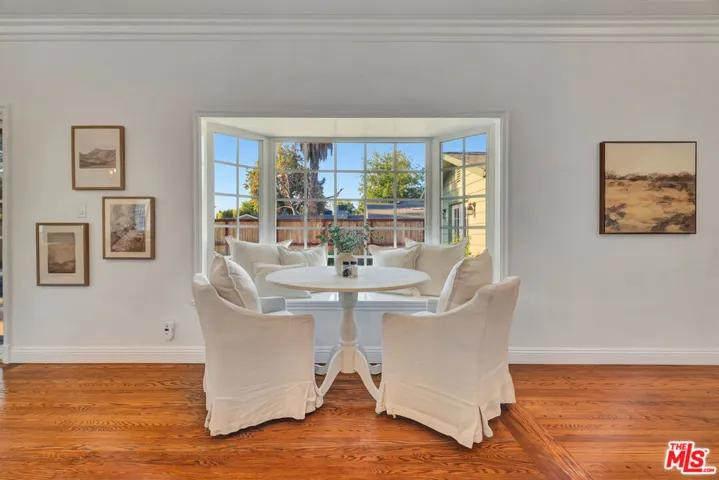 6001 Oakdale Avenue, Woodland Hills, California 91367