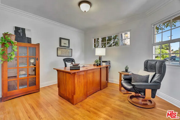 6001 Oakdale Avenue, Woodland Hills, California 91367