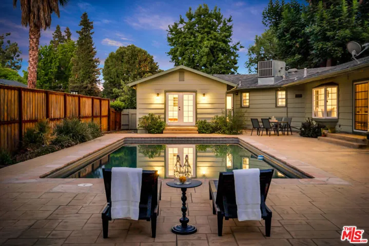 6001 Oakdale Avenue, Woodland Hills, California 91367