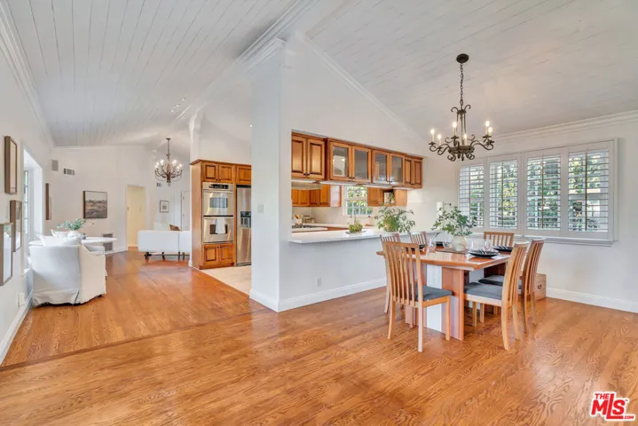 6001 Oakdale Avenue, Woodland Hills, California 91367