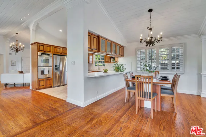6001 Oakdale Avenue, Woodland Hills, California 91367