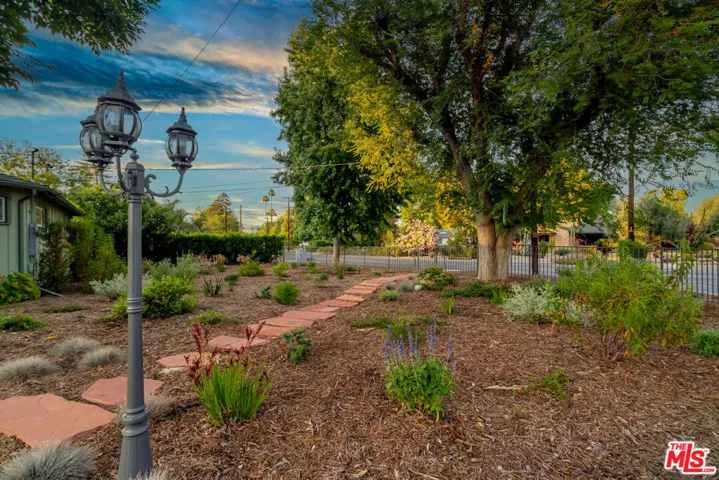 6001 Oakdale Avenue, Woodland Hills, California 91367