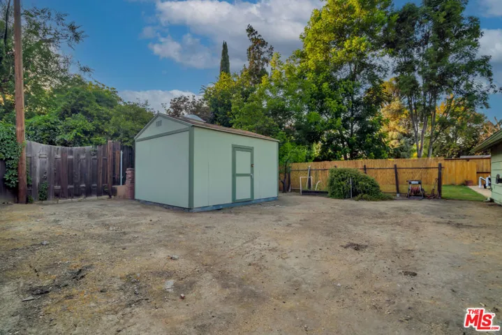 6001 Oakdale Avenue, Woodland Hills, California 91367