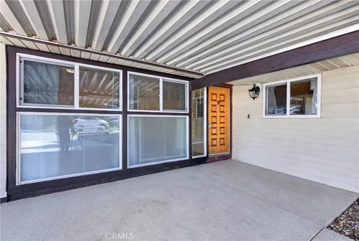 Large living room with Tile floors